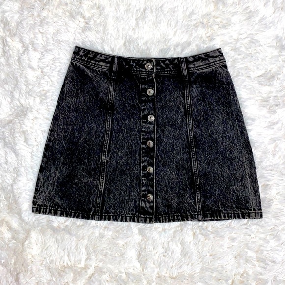 NEW Super Cute Denim Washed Out Black Short Skirt H&M with Buttons - Picture 4 of 7